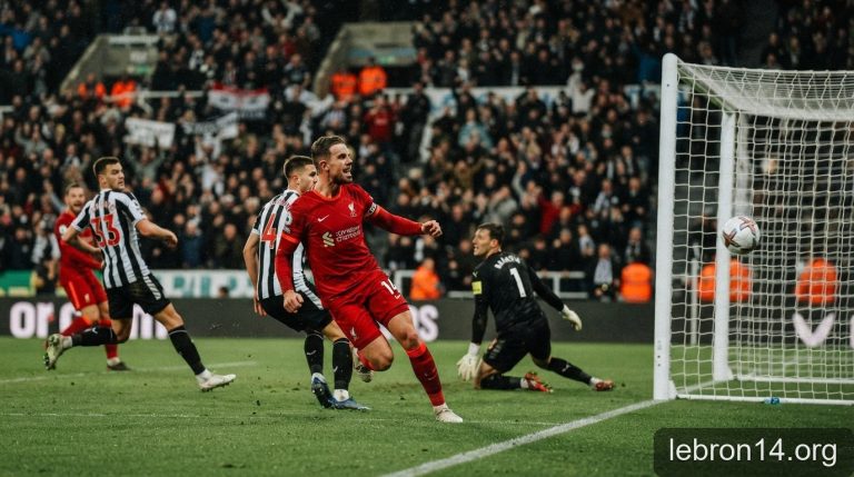 Ngoại hạng Anh vòng 1: Liverpool thoát thua ngoạn mục, Brighton chiếm đỉnh bảng